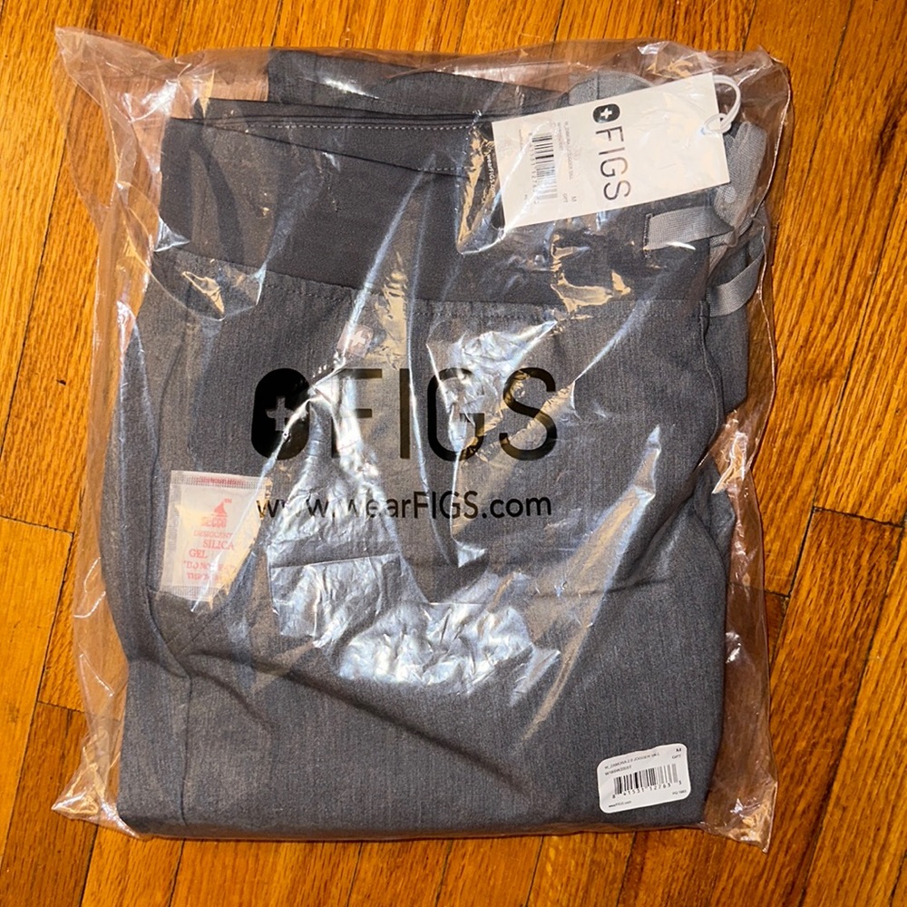 NWT Women’s FIGS Jogger Scrub Pants